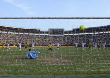 Kisoro LCV other district leaders face off with Kisoro youth in end of year football match- See full line
