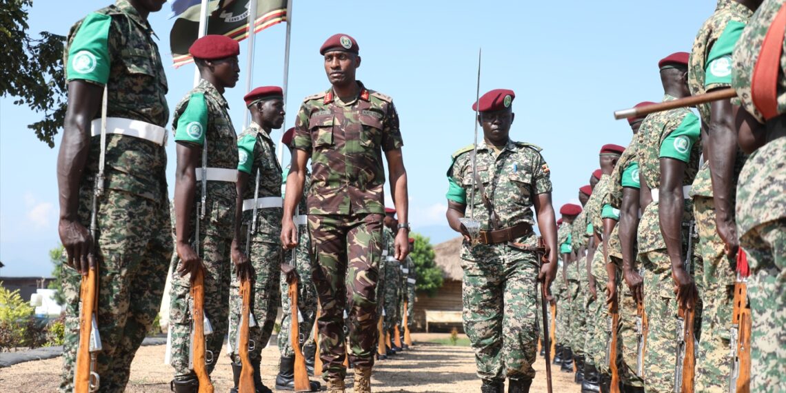 The Gen inspecting barracks guard of honour mounted by Contingent
