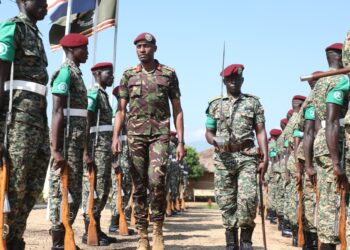 The Gen inspecting barracks guard of honour mounted by Contingent