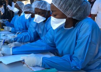 Have positive attitude towards work, Health workers told